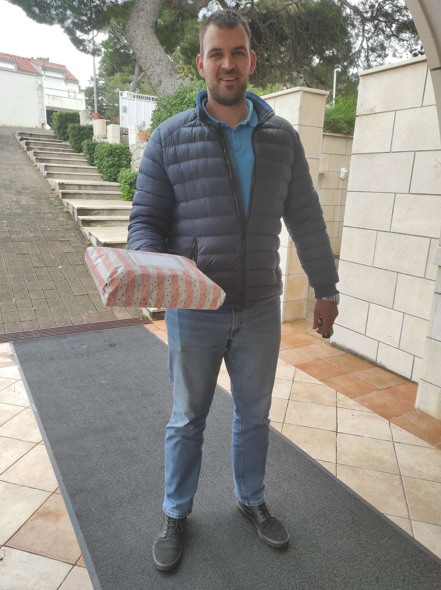 »Budi moj sveti Nikola!«: Sv. Nikola u dubrovačkom Caritasu podijelio darove djeci