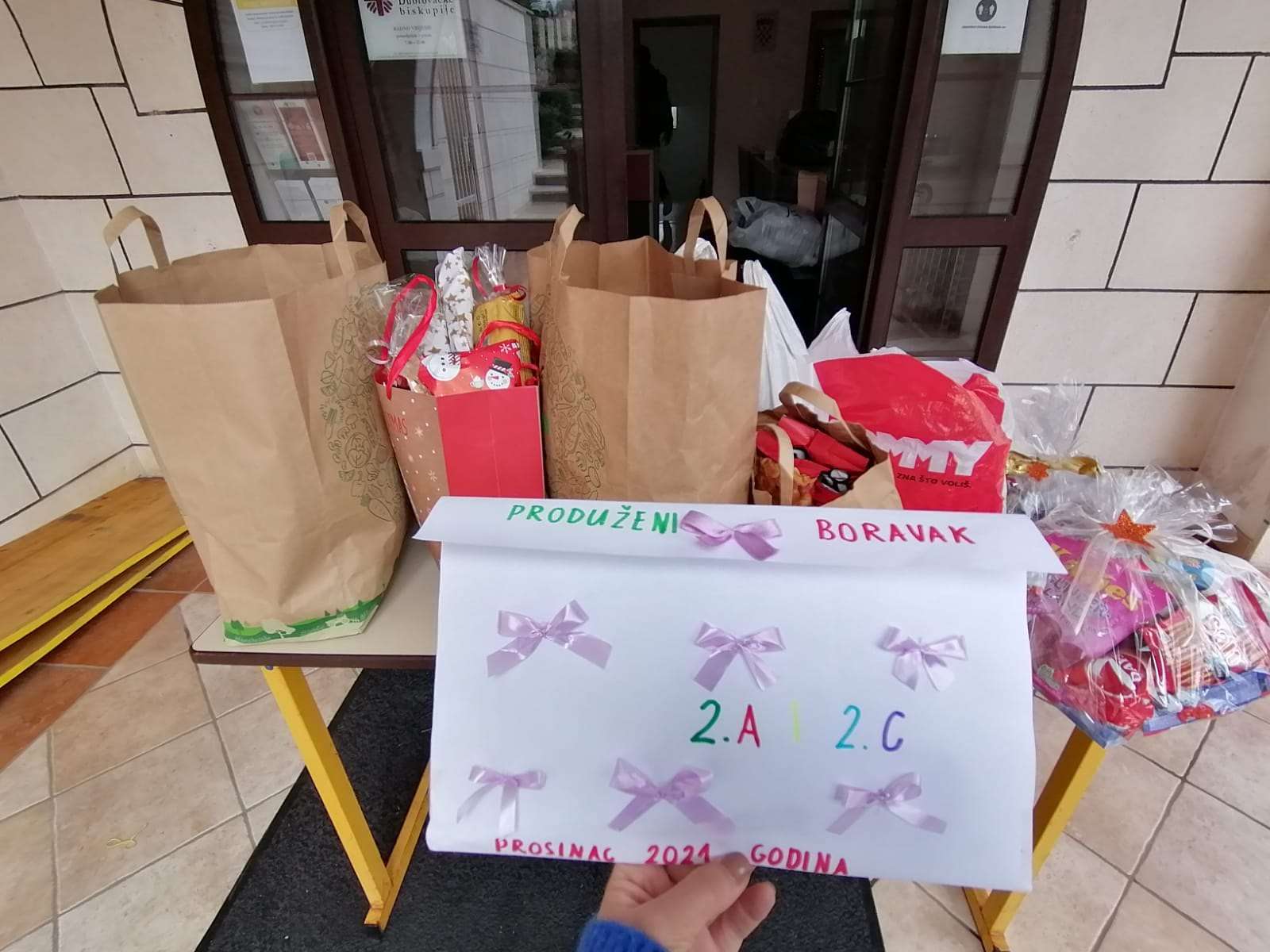 »Budi moj sveti Nikola!«: Sv. Nikola u dubrovačkom Caritasu podijelio darove djeci