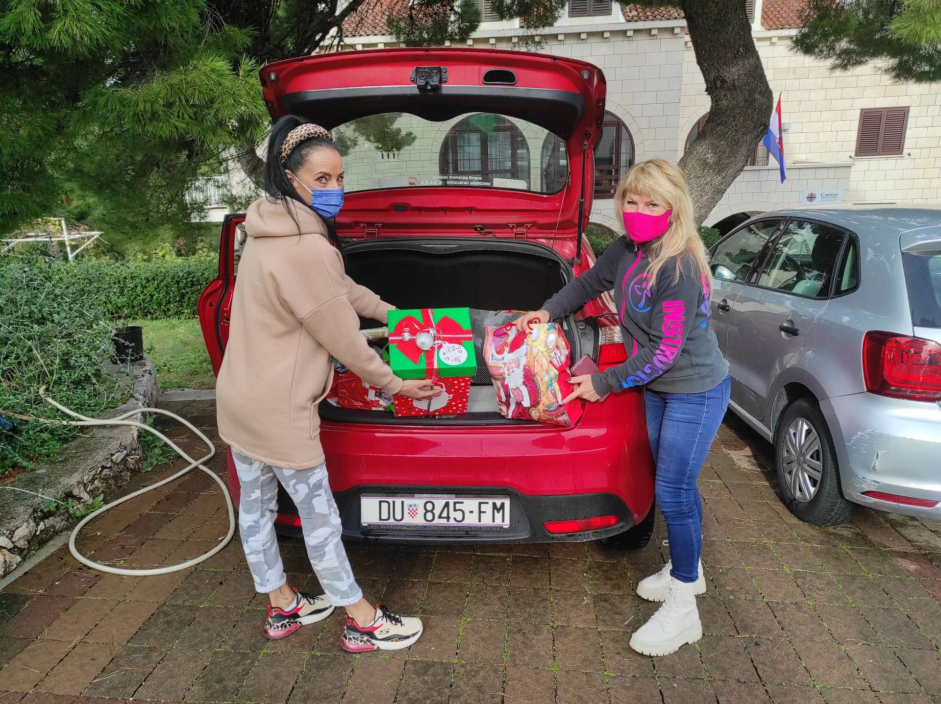 »Budi moj sveti Nikola!«: Sv. Nikola u dubrovačkom Caritasu podijelio darove djeci
