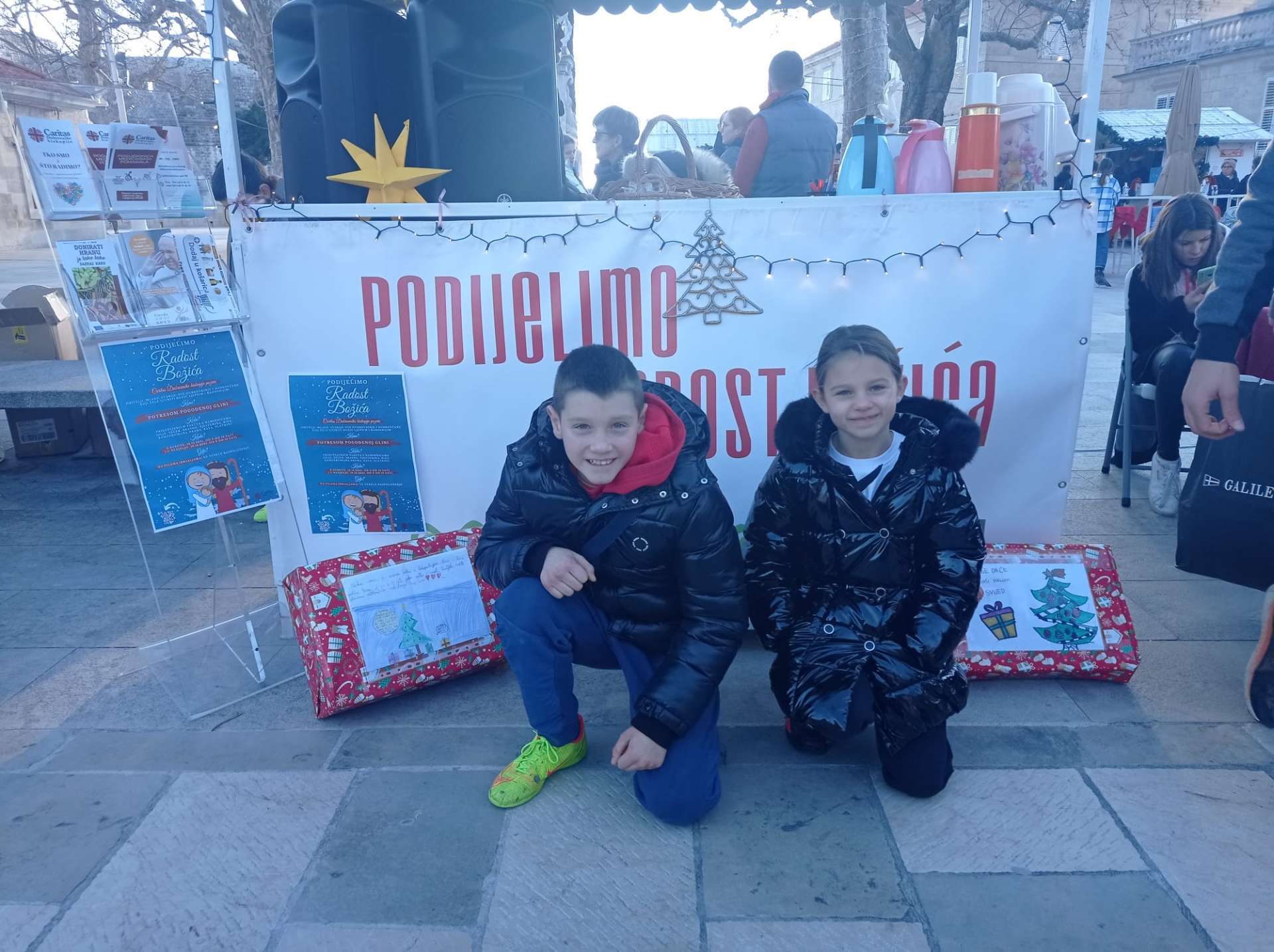 Uspješno završila 15. akcija "Podijelimo radost Božića", kamion s pomoći krenuo prema Glini