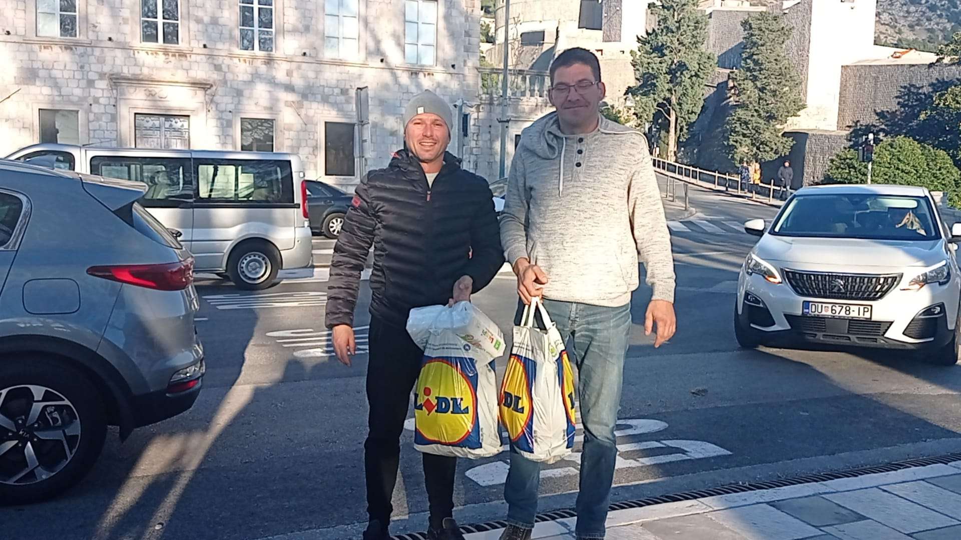 Uspješno završila 15. akcija "Podijelimo radost Božića", kamion s pomoći krenuo prema Glini