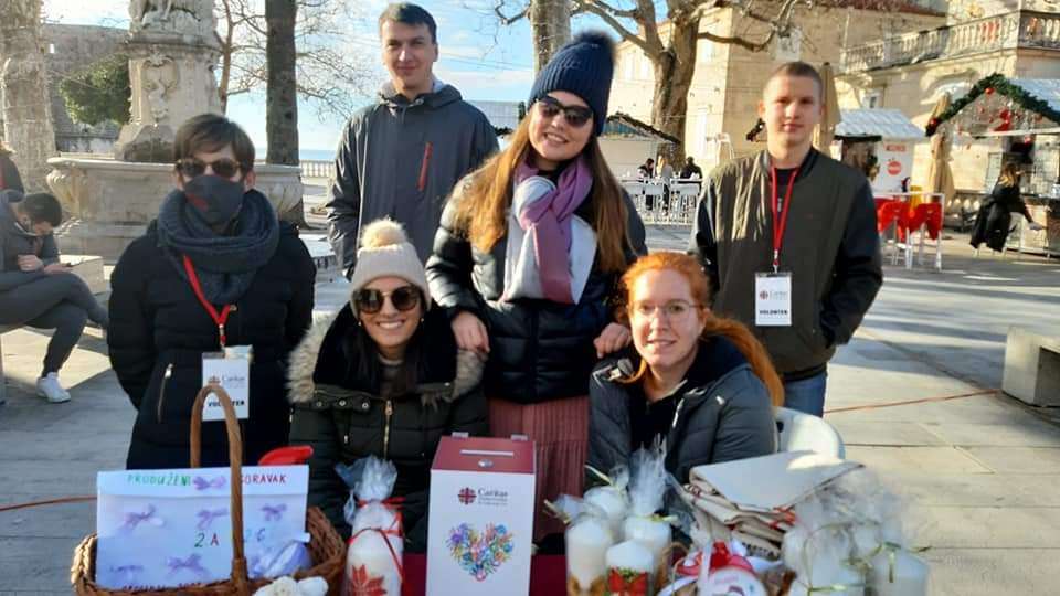 Uspješno završila 15. akcija "Podijelimo radost Božića", kamion s pomoći krenuo prema Glini