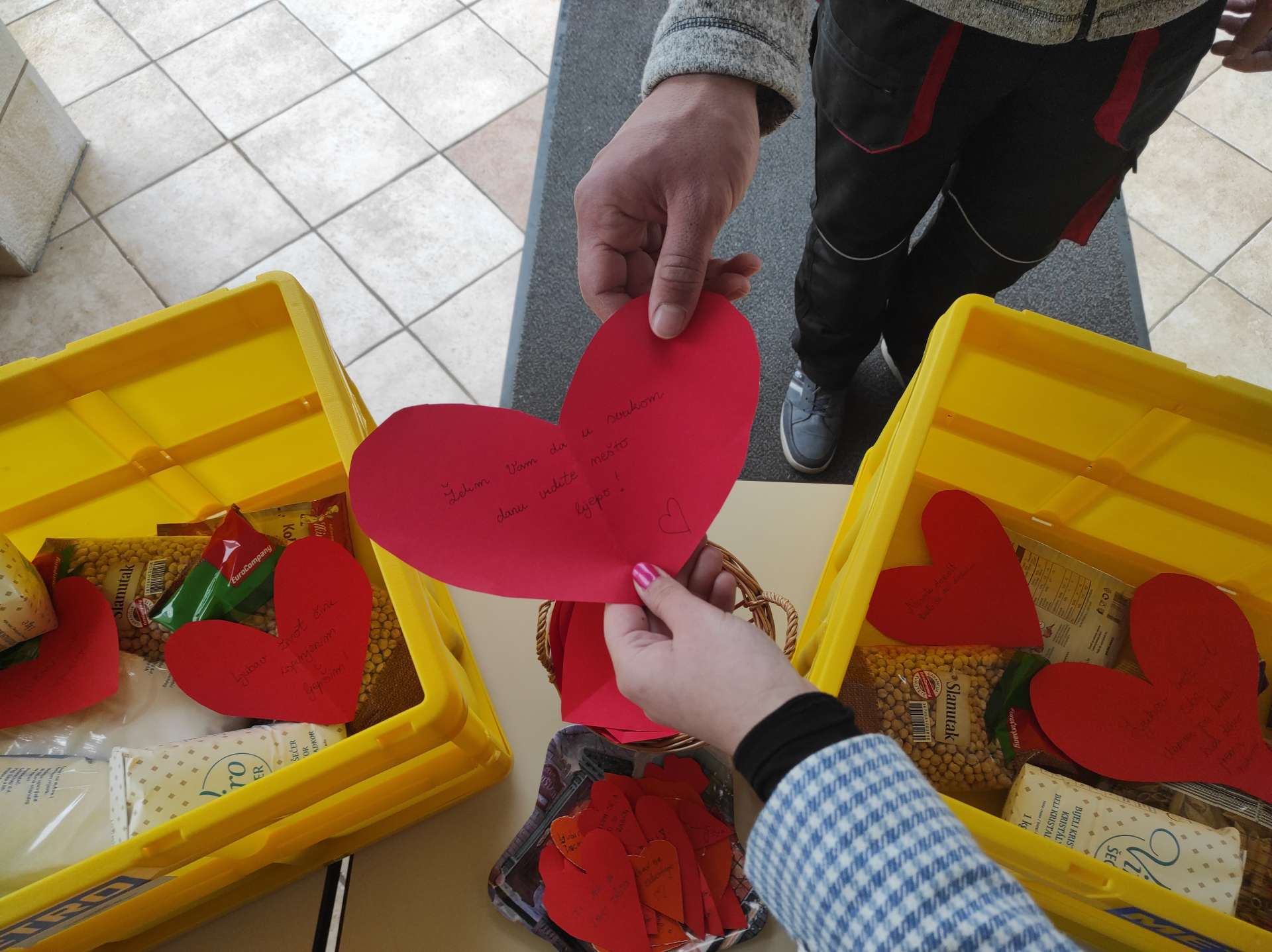 Akcija Caritasa Dubrovačke biskupije “Ljubav je…” spojila dubrovačke učenike i Caritasove korisnike