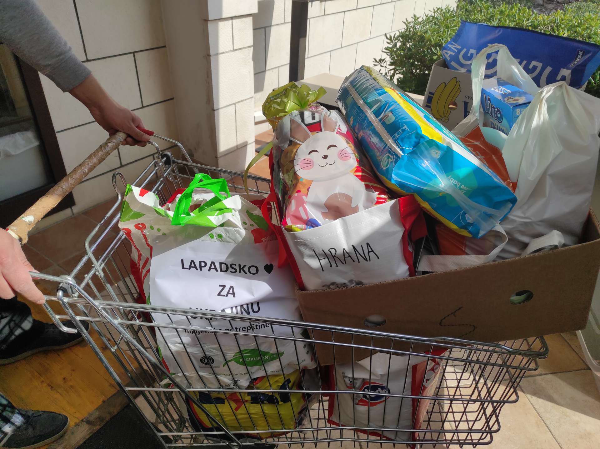 Učenici Osnovne škole Lapad pokazali veliko ‘’Lapadsko srce’’ prikupljanjem pomoći za djecu izbjeglice iz Ukrajine