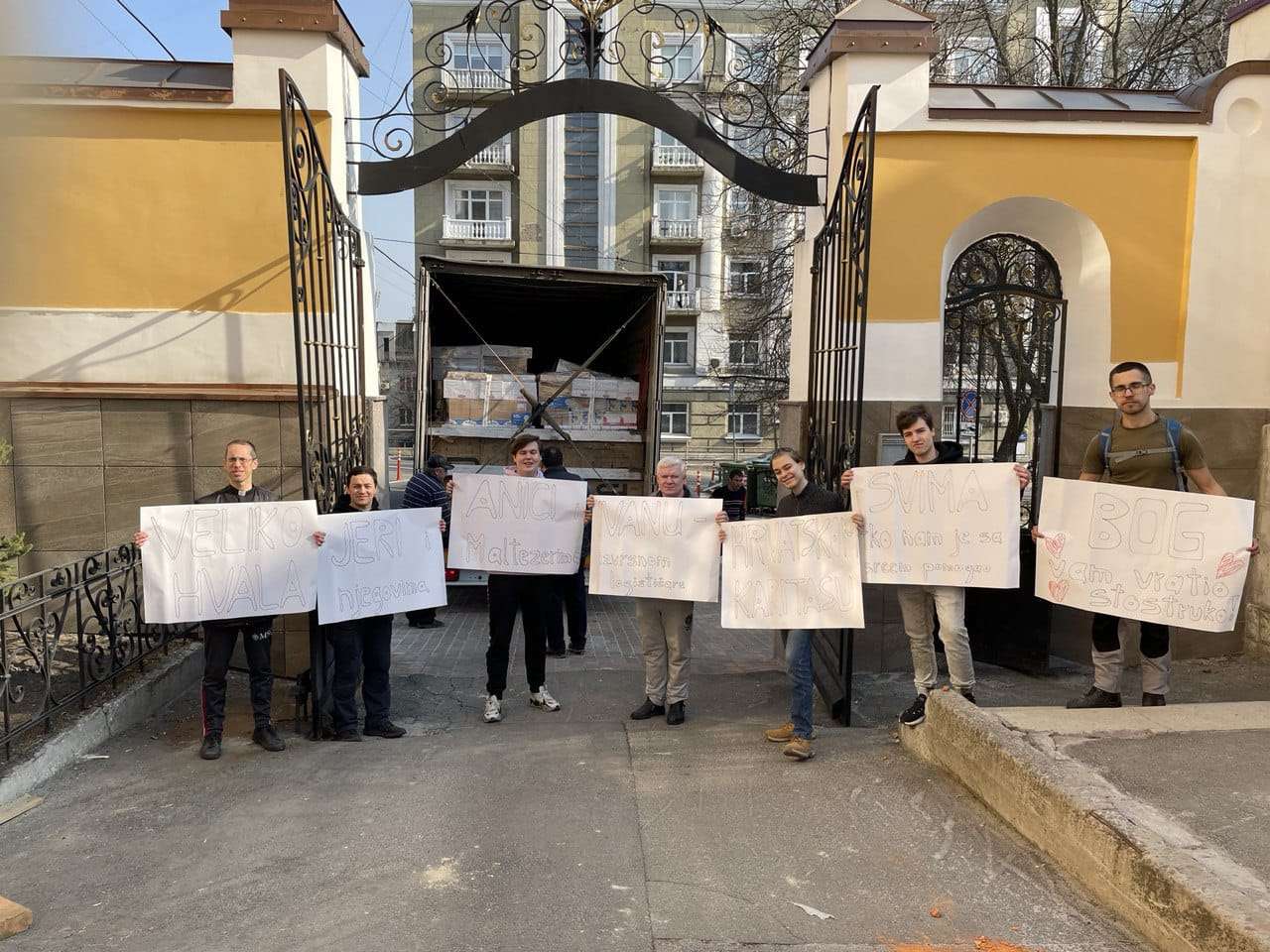 20 tona humanitarne pomoći stiglo u Kijev - Ukrajinci zahvalili emotivnim porukama