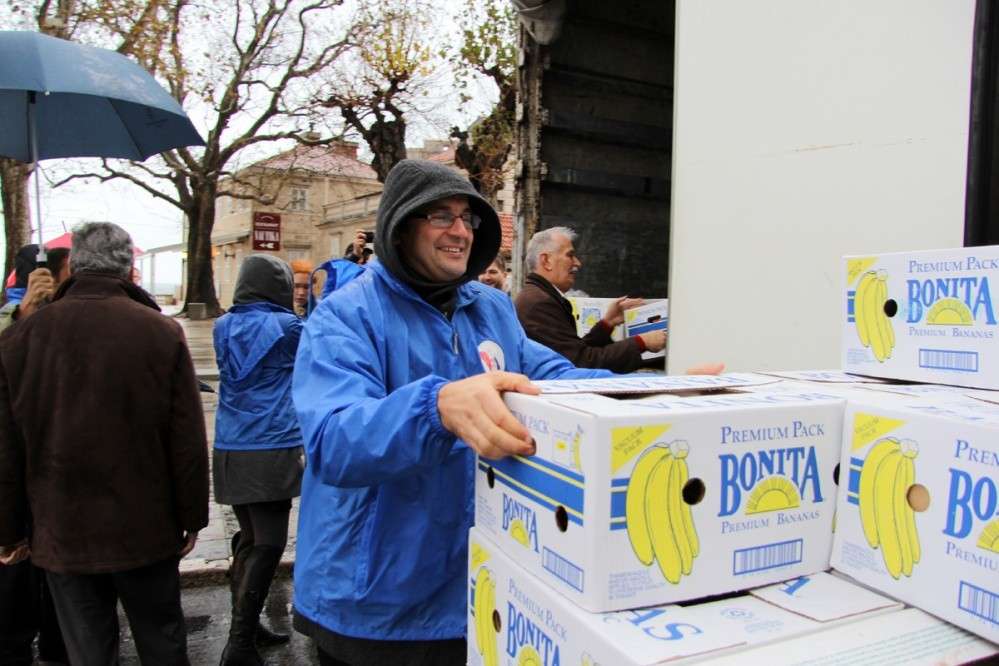 Podijelimo radost Božića 2012. -  1000 paketa pomoći žiteljima Gvozda, Vojnića, Gline i Čuntića u Sisačkoj biskupiji