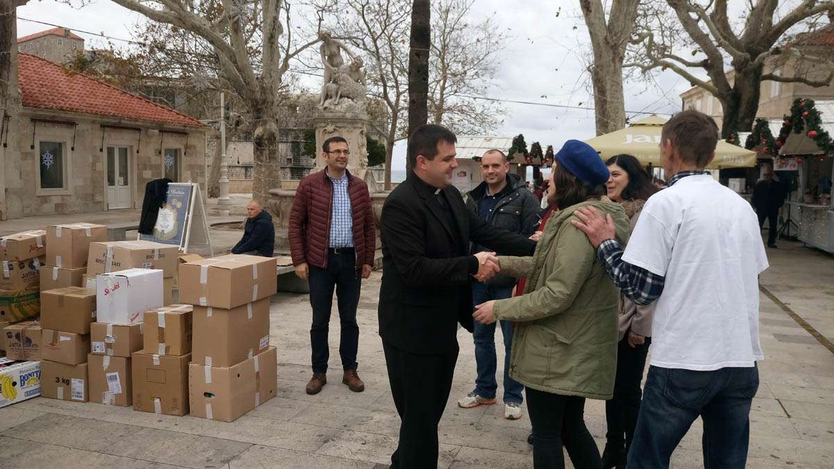 Podijelimo radost Božića 2017. - prikupljeno 5 tona pomoći za obitelji u Ogulinu