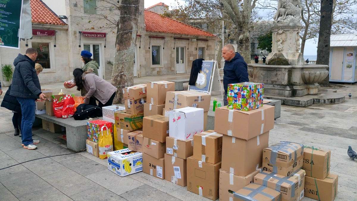 Podijelimo radost Božića 2017. - prikupljeno 5 tona pomoći za obitelji u Ogulinu