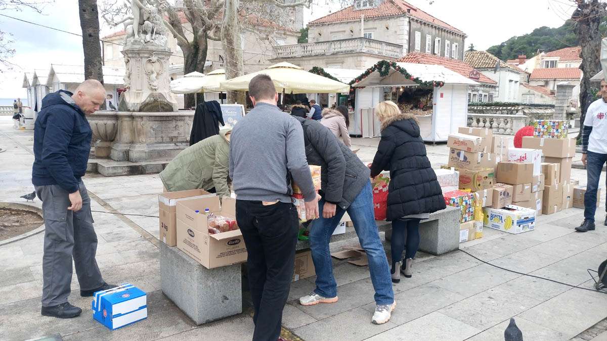 Podijelimo radost Božića 2017. - prikupljeno 5 tona pomoći za obitelji u Ogulinu