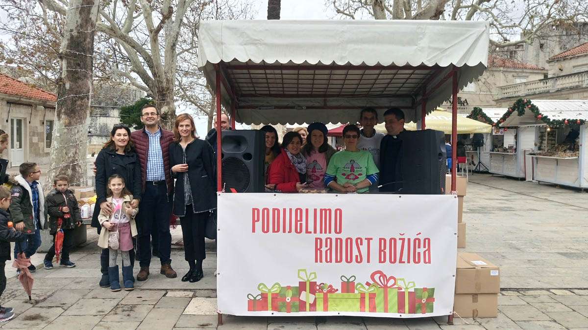 Podijelimo radost Božića 2017. - prikupljeno 5 tona pomoći za obitelji u Ogulinu