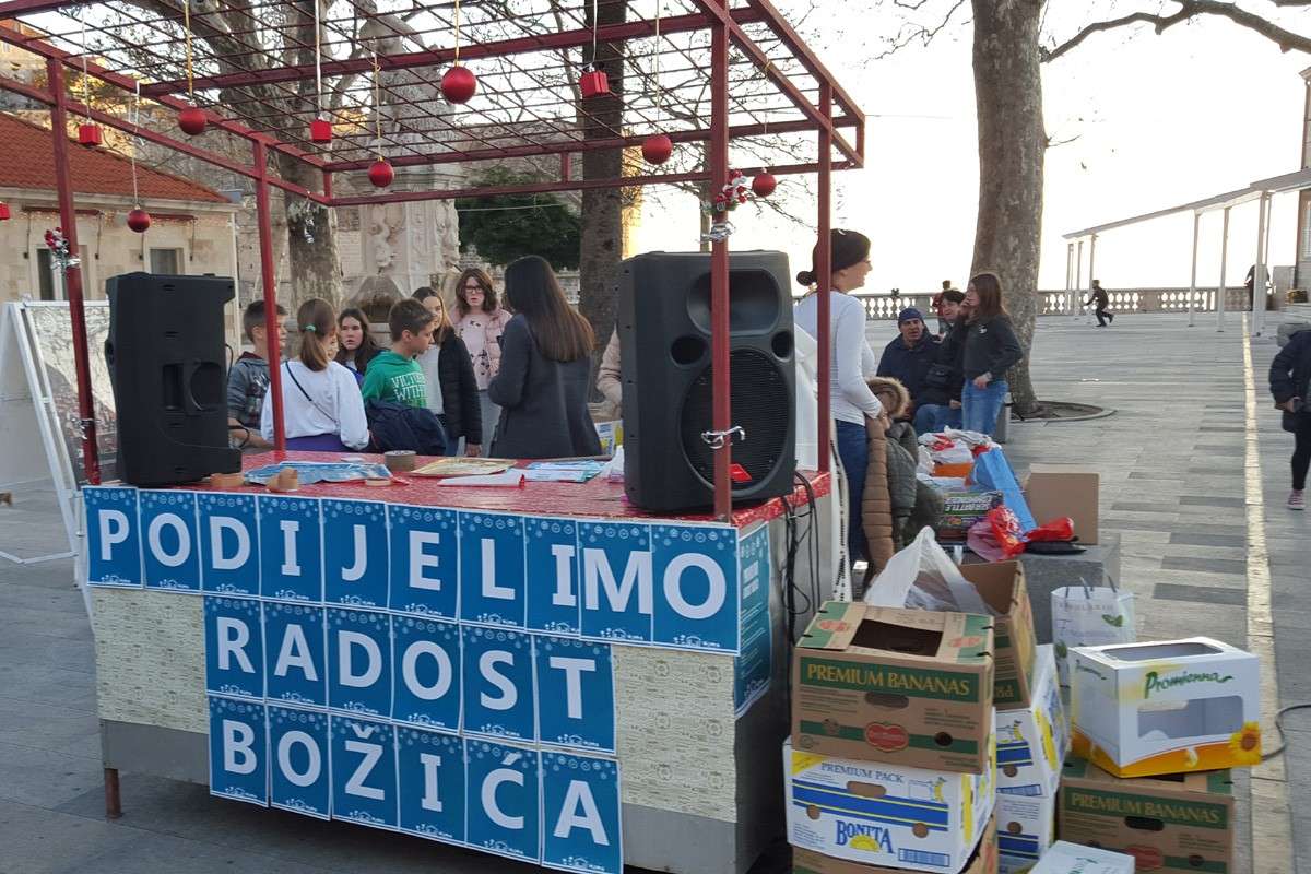Podijelimo radost Božića 2015.: Dubrovčani deveti put pokazali veliko srce, ovaj put s potrebitima u Gospiću