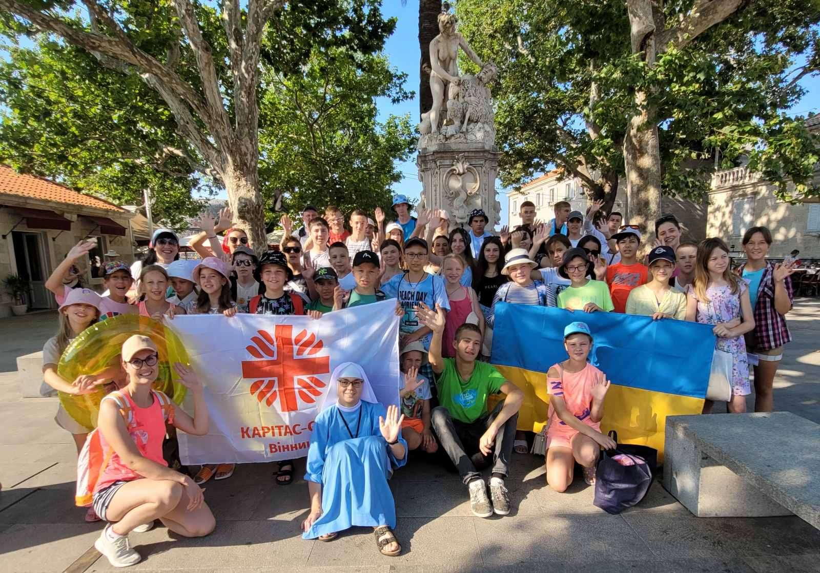 U ZAGRLJAJU LIBERTASA Prva skupina djece iz Ukrajine boravila u Dubrovniku u organizaciji Caritasa: ‘’Hvala vam svima!”