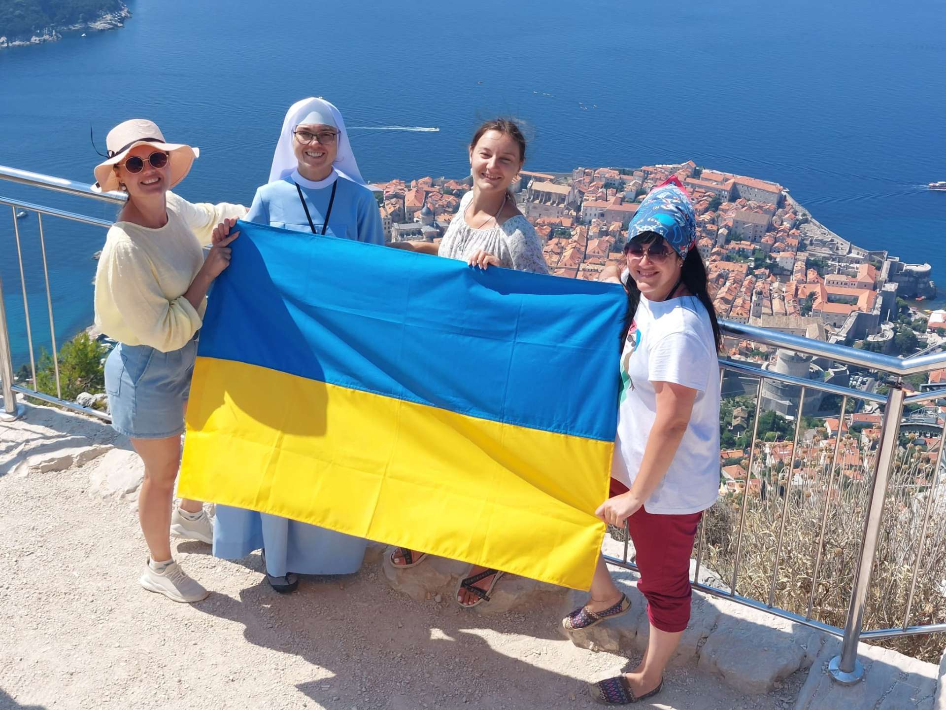 U ZAGRLJAJU LIBERTASA Prva skupina djece iz Ukrajine boravila u Dubrovniku u organizaciji Caritasa: ‘’Hvala vam svima!”