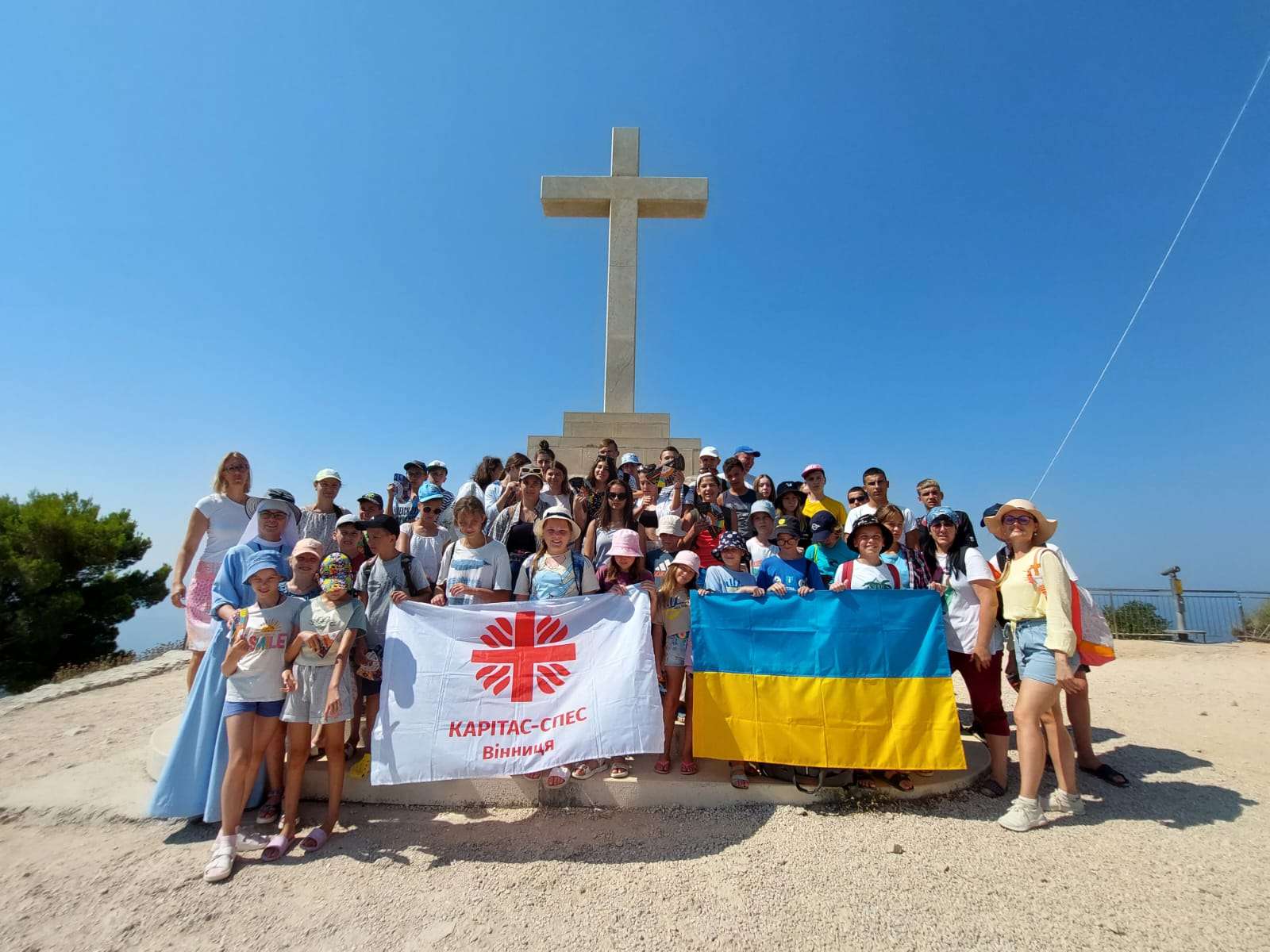 U ZAGRLJAJU LIBERTASA Prva skupina djece iz Ukrajine boravila u Dubrovniku u organizaciji Caritasa: ‘’Hvala vam svima!”