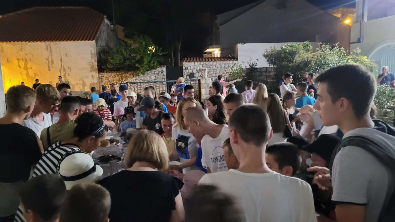 U ZAGRLJAJU LIBERTASA Prva skupina djece iz Ukrajine boravila u Dubrovniku u organizaciji Caritasa: ‘’Hvala vam svima!”