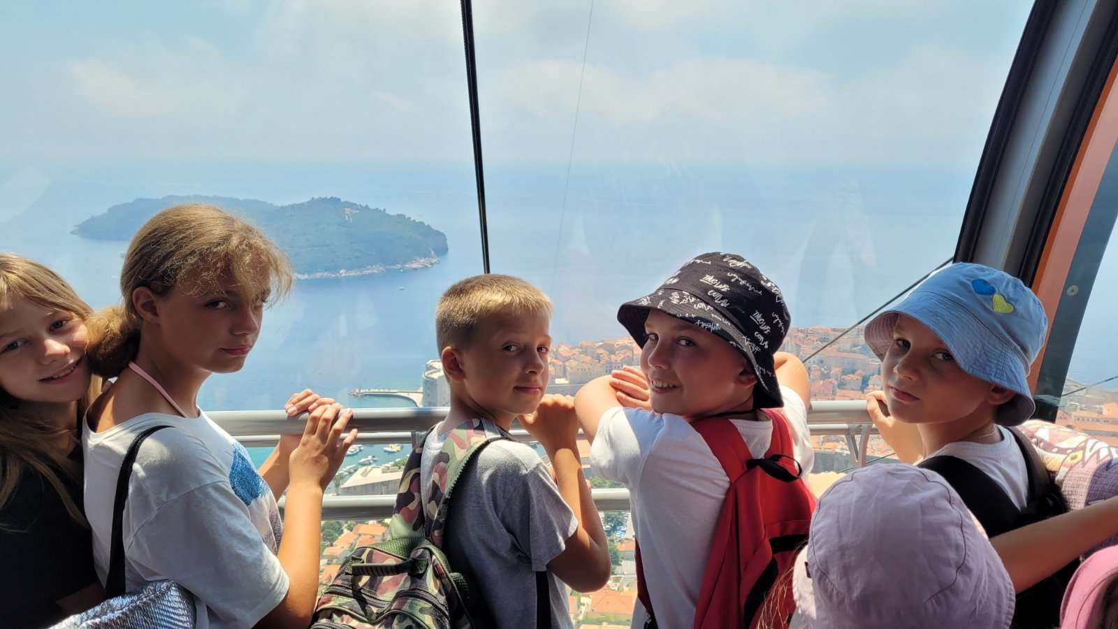 U ZAGRLJAJU LIBERTASA Prva skupina djece iz Ukrajine boravila u Dubrovniku u organizaciji Caritasa: ‘’Hvala vam svima!”