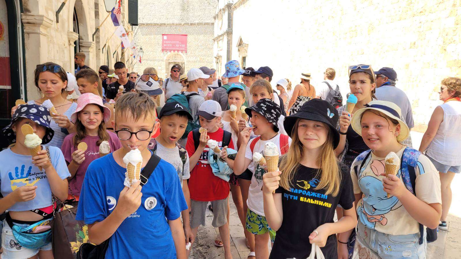 U ZAGRLJAJU LIBERTASA Prva skupina djece iz Ukrajine boravila u Dubrovniku u organizaciji Caritasa: ‘’Hvala vam svima!”