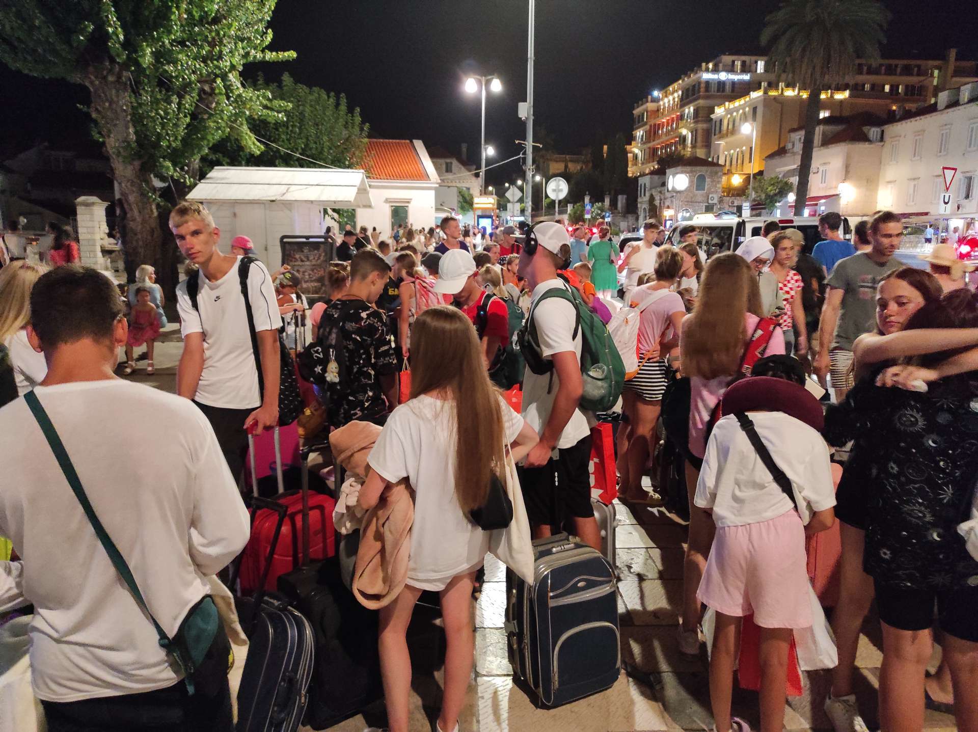 U ZAGRLJAJU LIBERTASA Prva skupina djece iz Ukrajine boravila u Dubrovniku u organizaciji Caritasa: ‘’Hvala vam svima!”
