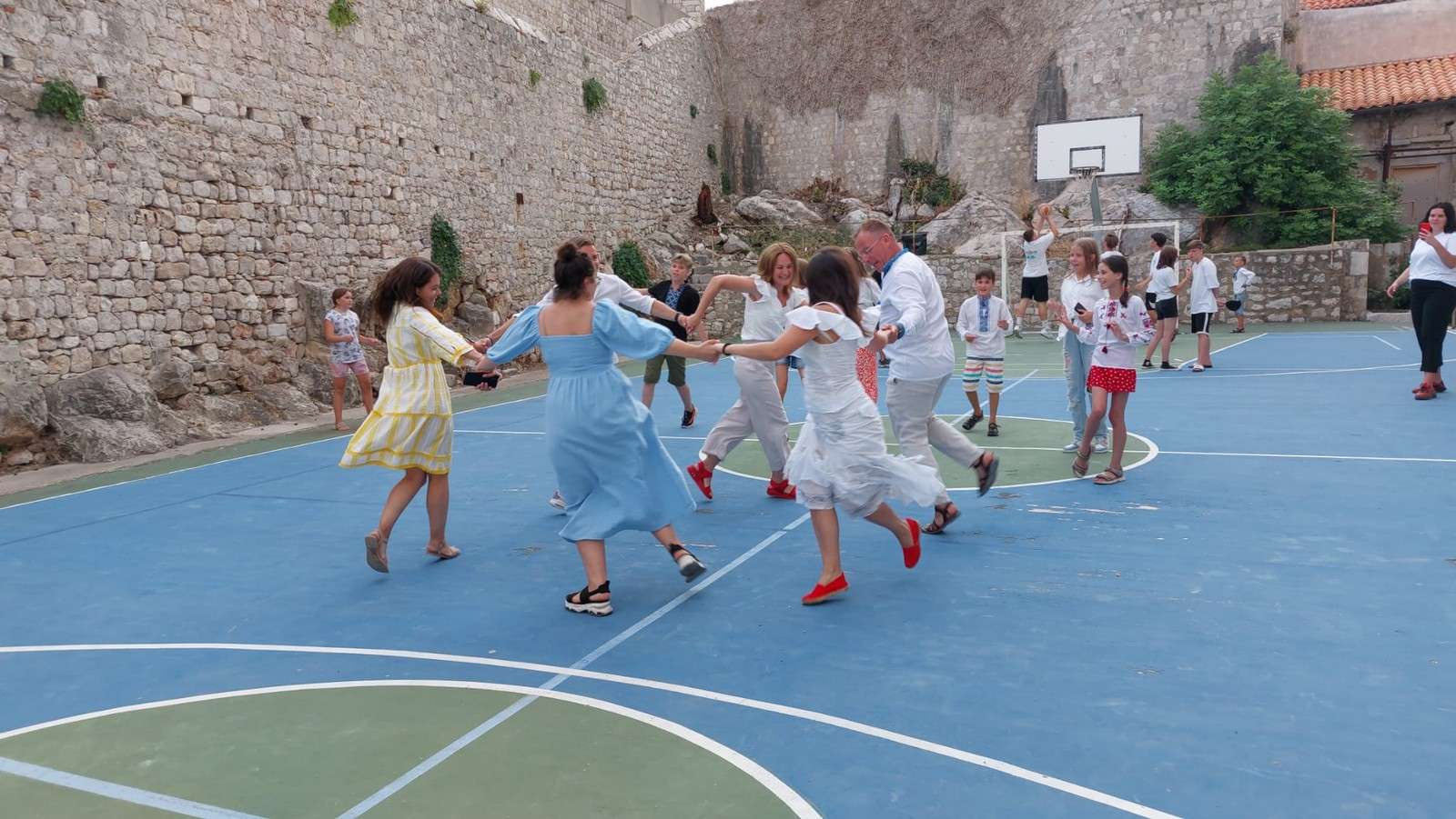 U ZAGRLJAJU LIBERTASA Caritas Dubrovačke biskupije ''zagrlio'' i drugu skupinu ukrajinske djece na ljetovanju