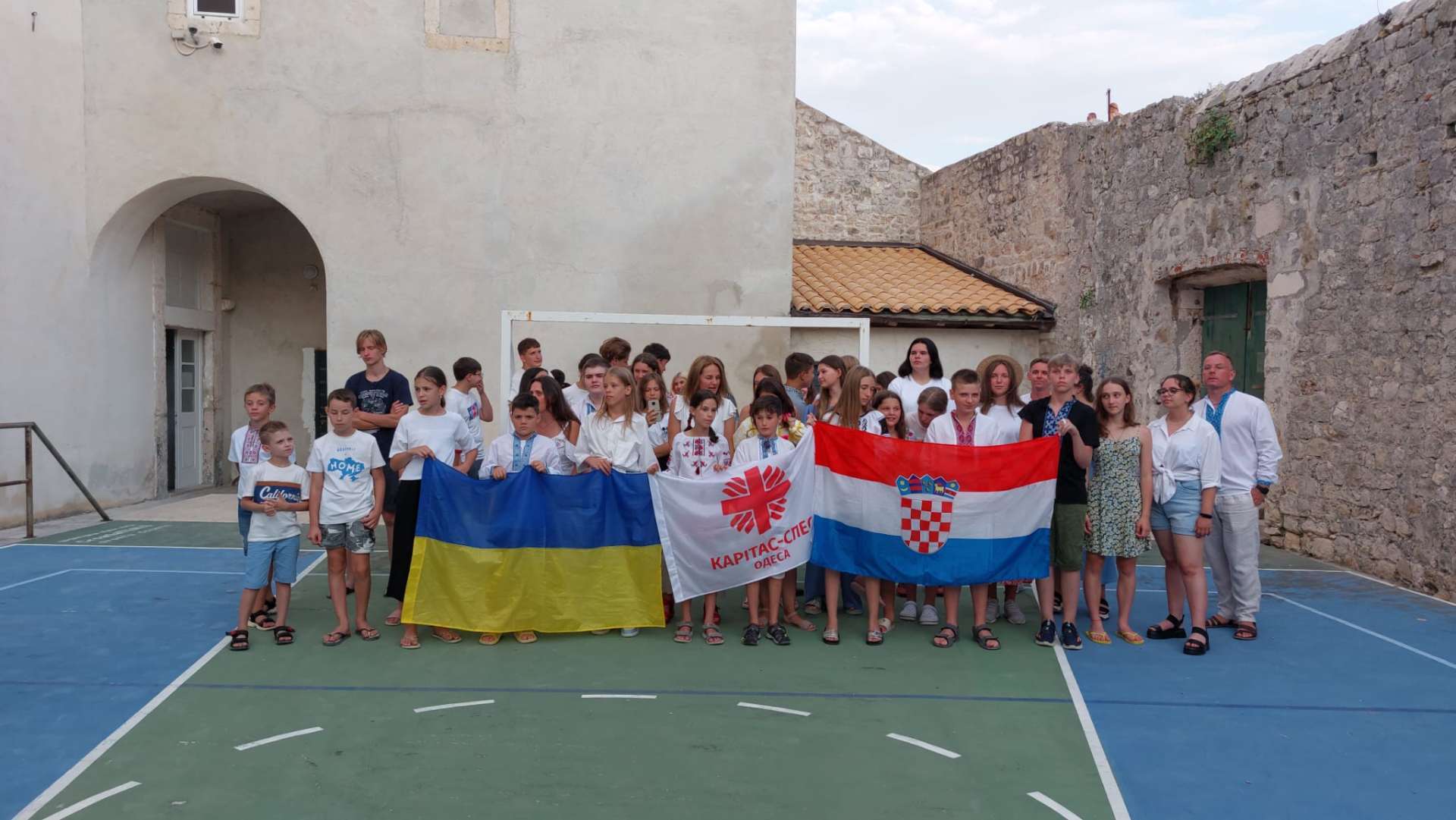 U ZAGRLJAJU LIBERTASA Caritas Dubrovačke biskupije ''zagrlio'' i drugu skupinu ukrajinske djece na ljetovanju