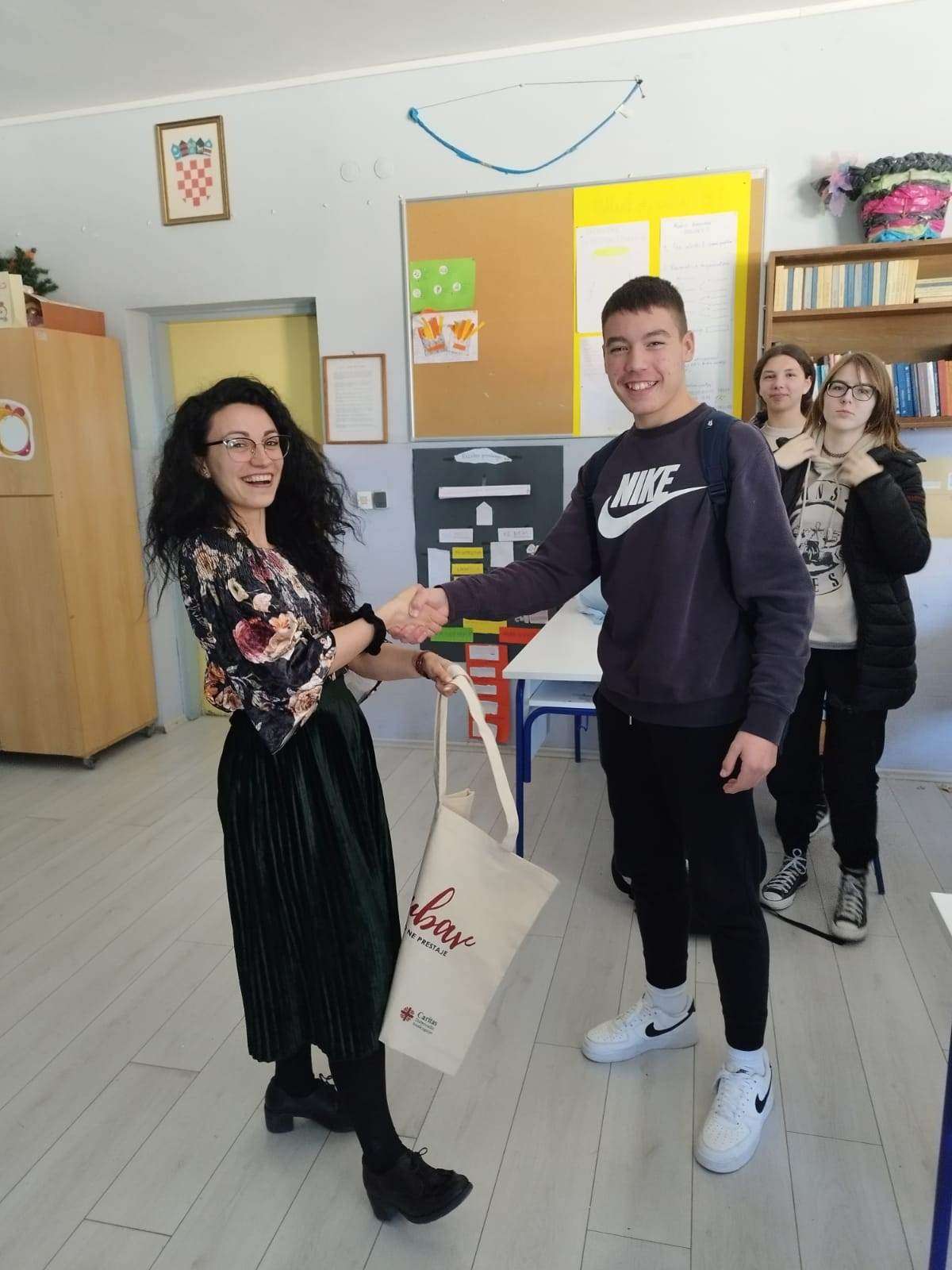 Korčula: radosni susreti s učenicima u školama i sastanci sa župnim Caritasima