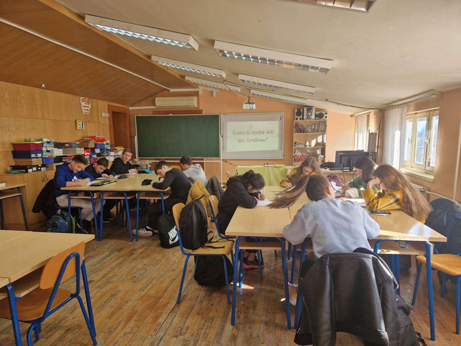 Korčula: radosni susreti s učenicima u školama i sastanci sa župnim Caritasima