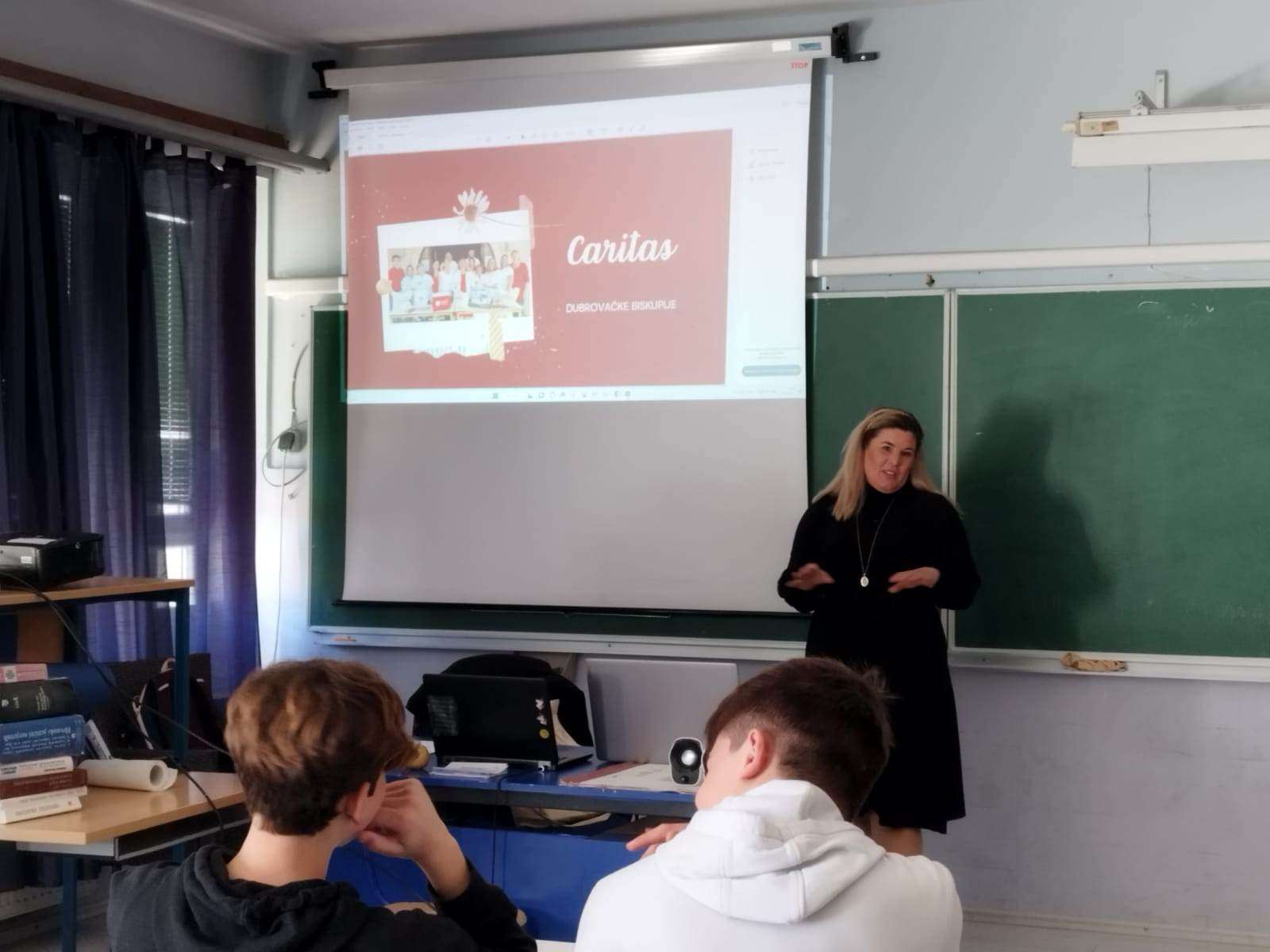 Korčula: radosni susreti s učenicima u školama i sastanci sa župnim Caritasima