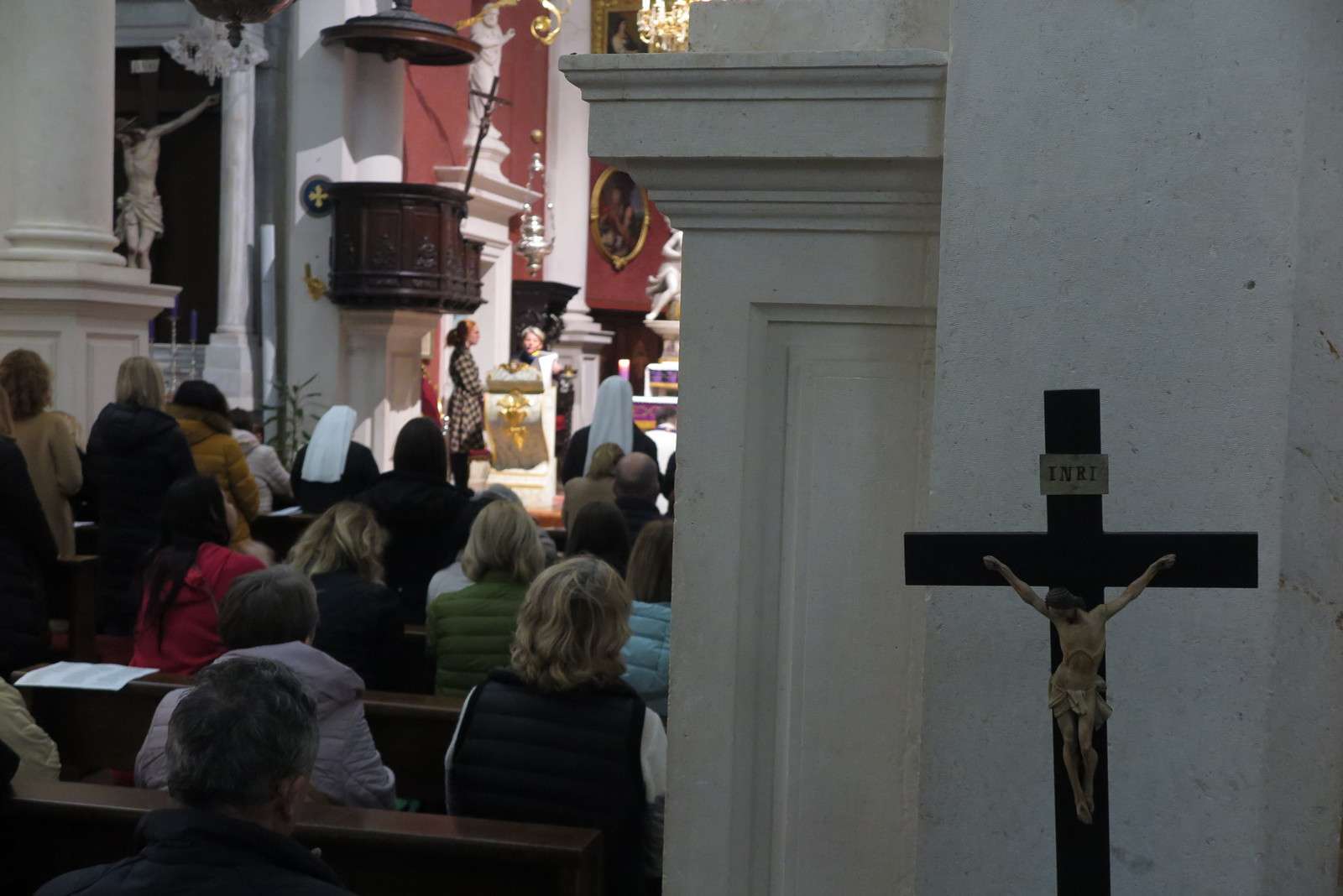 Dubrovčani i Ukrajinci u svetog Vlaha ujedinjeni u molitvi križnog puta za mir u Ukrajini