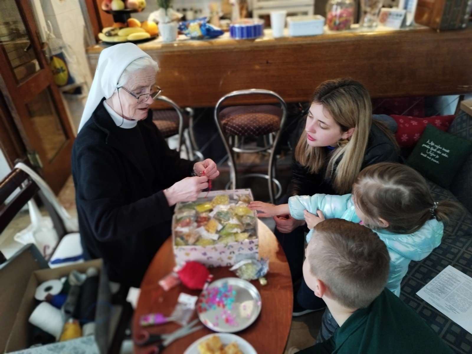 Caritas organizirao još jedno druženje Ukrajinaca uz psihosocijalnu i kreativnu radionicu za djecu i odrasle