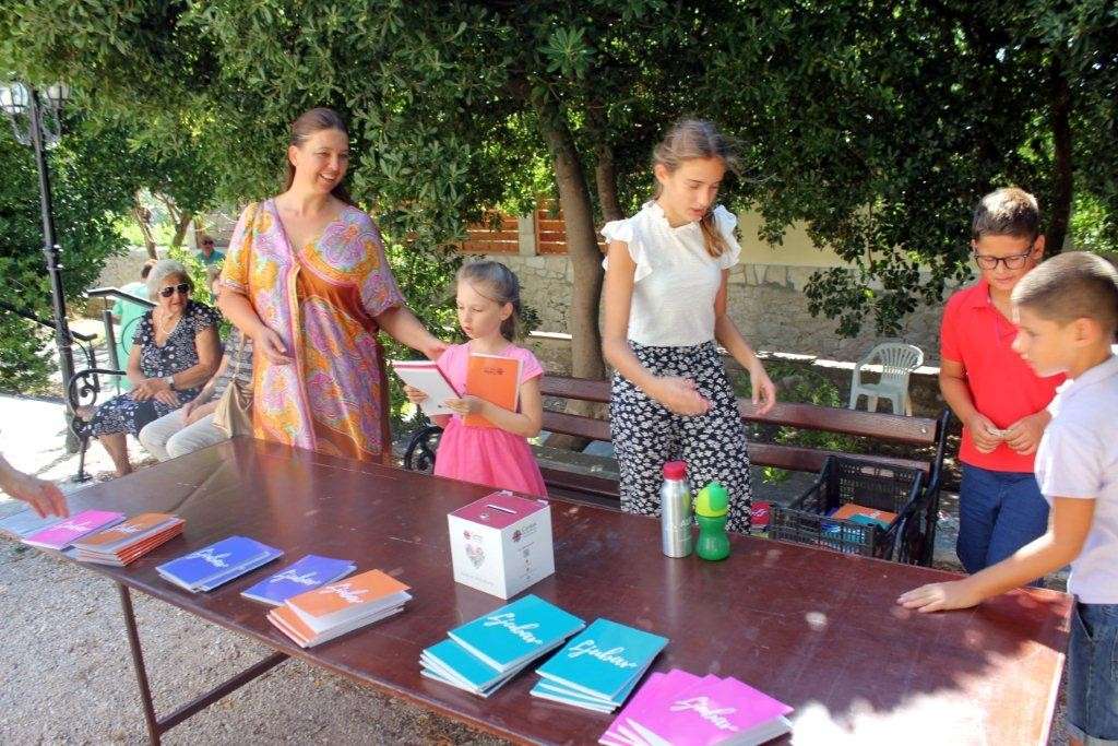 Pomoć školarcima kroz sudjelovanje u akciji Caritasovih bilježnica