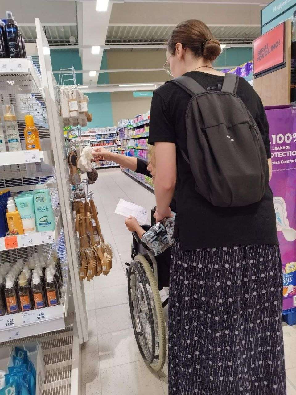Tjedan Caritasa počeo odlaskom u kupovinu te kavu i kolač s osobama s invaliditetom
