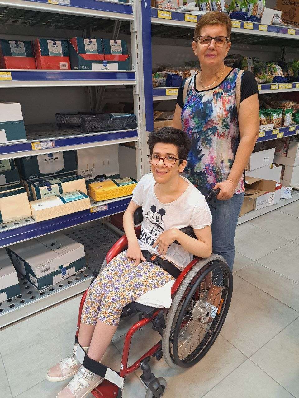 Tjedan Caritasa počeo odlaskom u kupovinu te kavu i kolač s osobama s invaliditetom