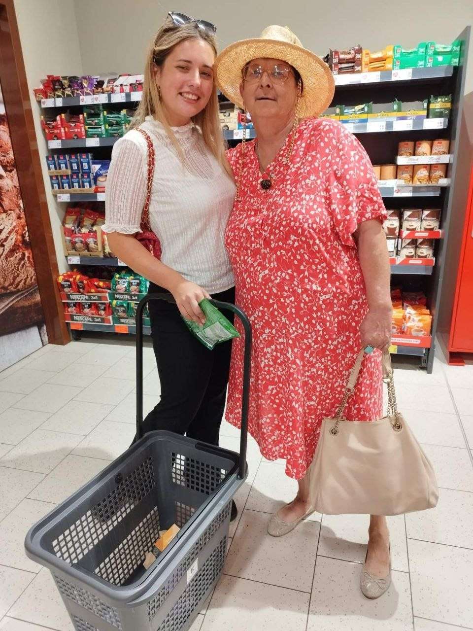 Tjedan Caritasa počeo odlaskom u kupovinu te kavu i kolač s osobama s invaliditetom