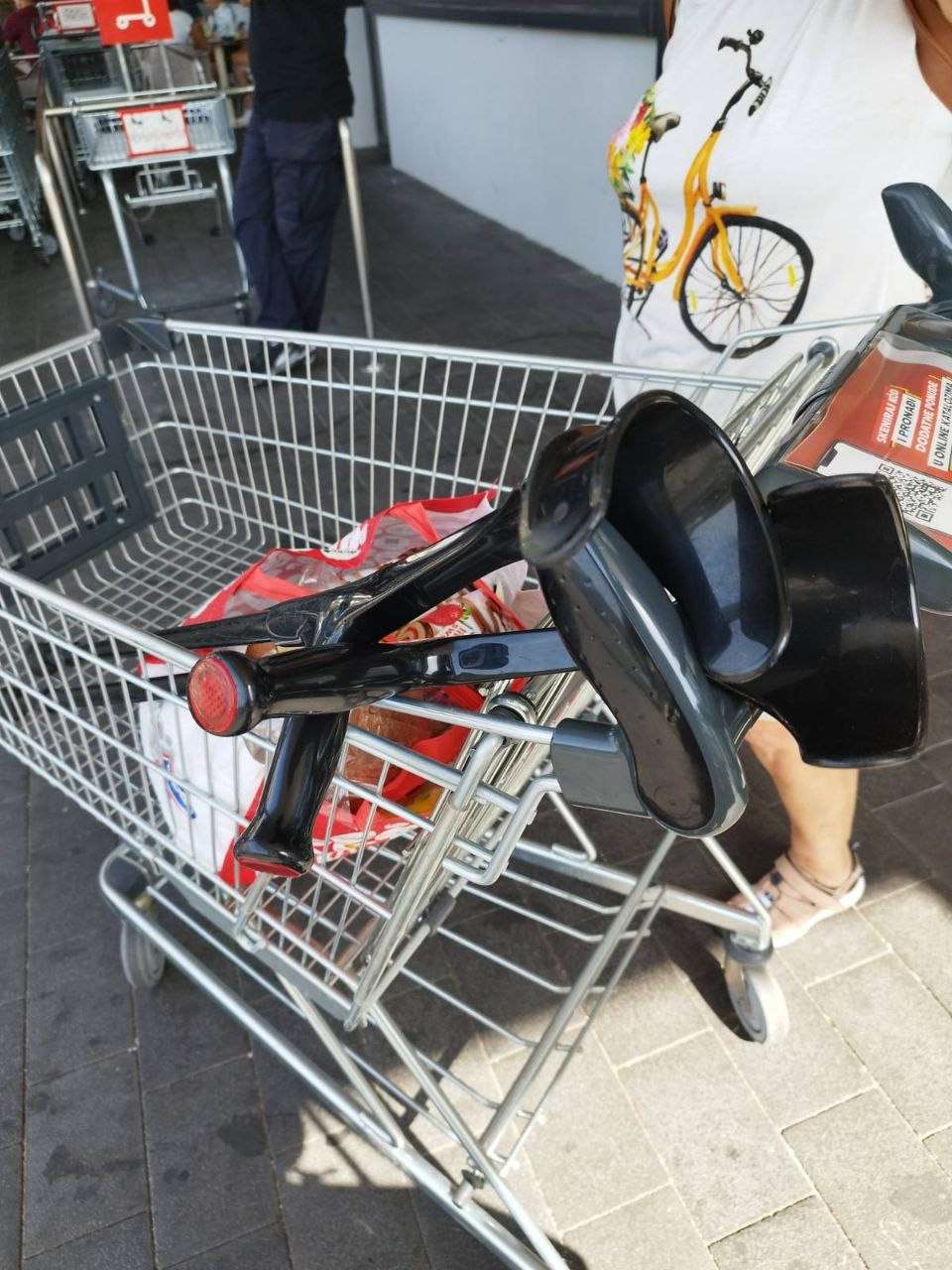 Tjedan Caritasa počeo odlaskom u kupovinu te kavu i kolač s osobama s invaliditetom
