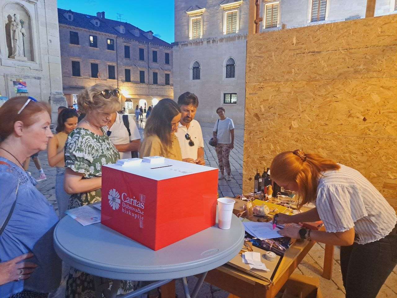 Završetak Tjedna Caritasa: Sveta misa, humanitarna izložba, lutrija i druženje