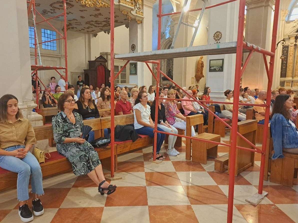 Završetak Tjedna Caritasa: Sveta misa, humanitarna izložba, lutrija i druženje