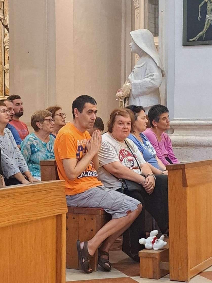 Završetak Tjedna Caritasa: Sveta misa, humanitarna izložba, lutrija i druženje