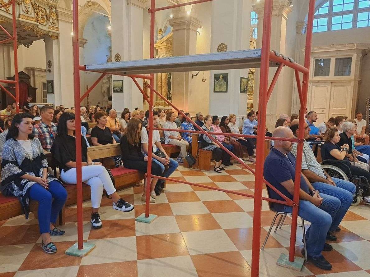 Završetak Tjedna Caritasa: Sveta misa, humanitarna izložba, lutrija i druženje