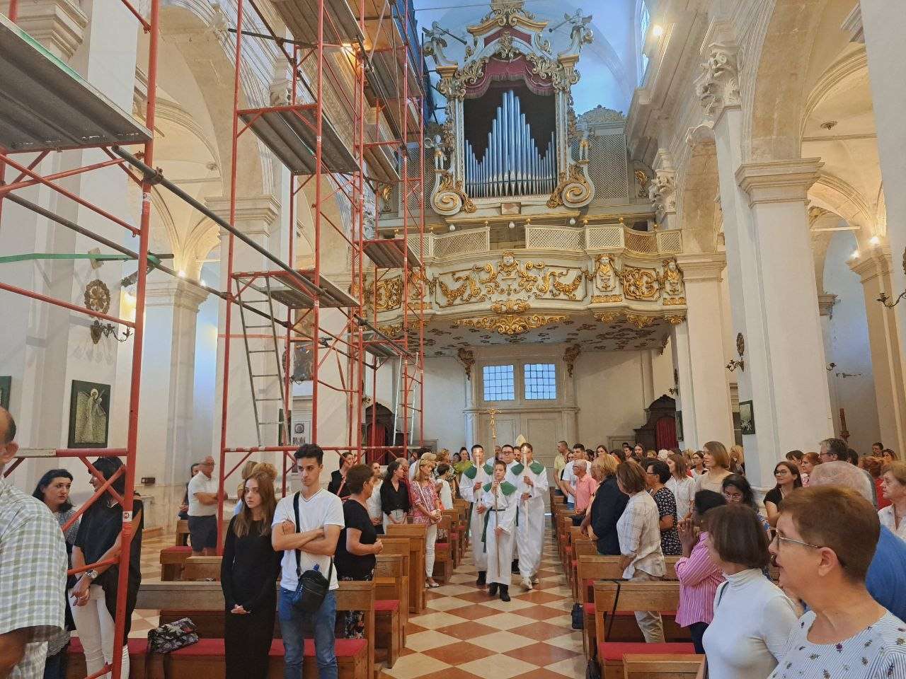 Završetak Tjedna Caritasa: Sveta misa, humanitarna izložba, lutrija i druženje