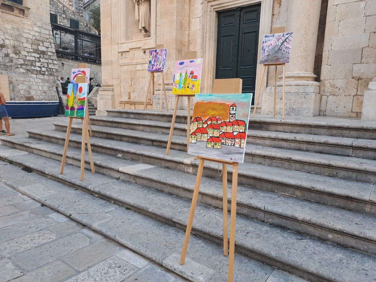 Završetak Tjedna Caritasa: Sveta misa, humanitarna izložba, lutrija i druženje