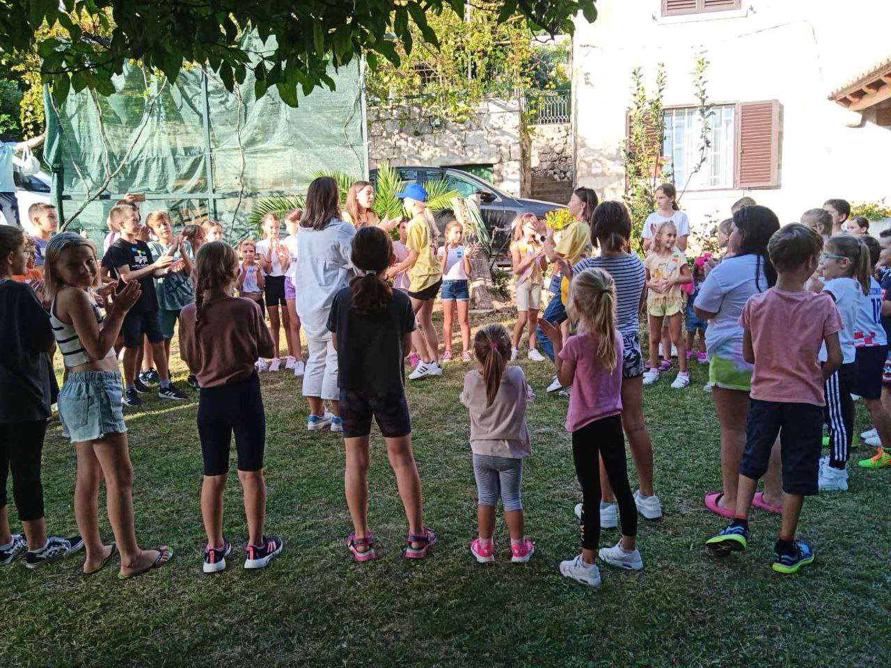Mlini: Župni Caritas organizirao igre za djecu s humanitarnim ciljem