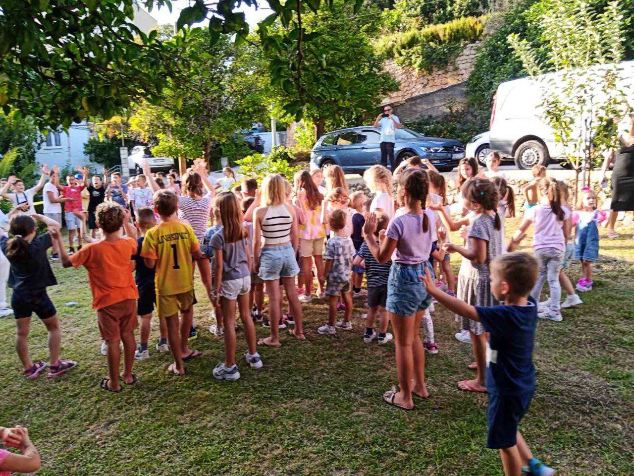 Mlini: Župni Caritas organizirao igre za djecu s humanitarnim ciljem