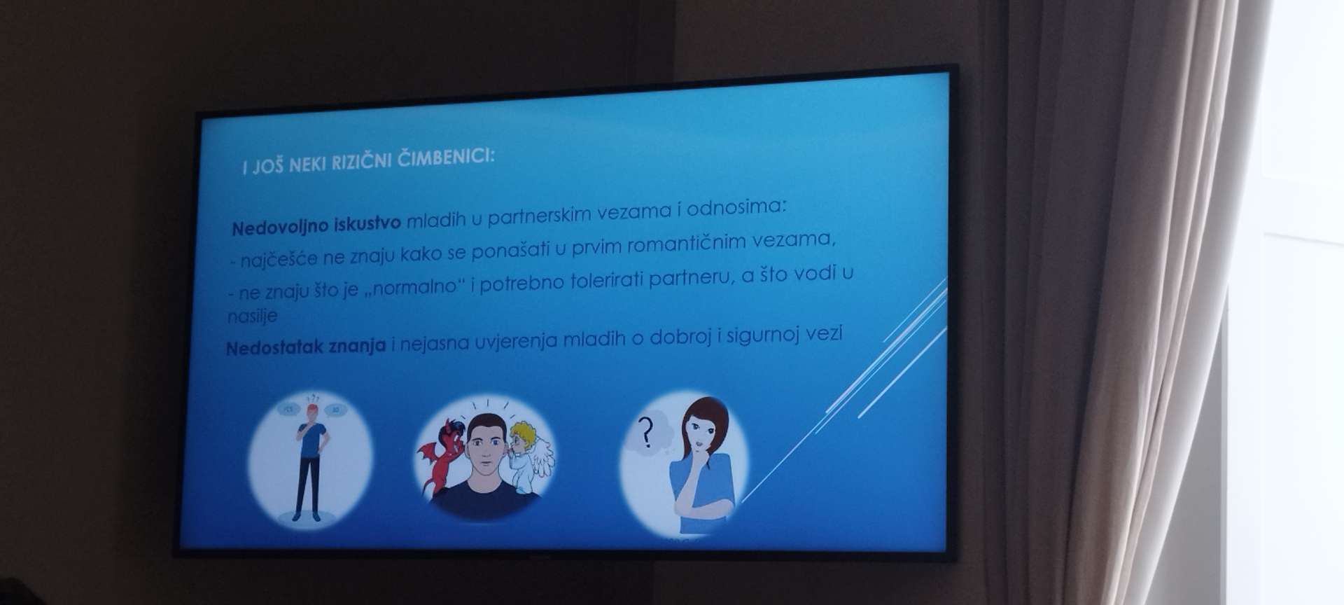 Djelatnice Caritasa na predavanju povodom Međunarodnog dana borbe protiv nasilja nad ženama