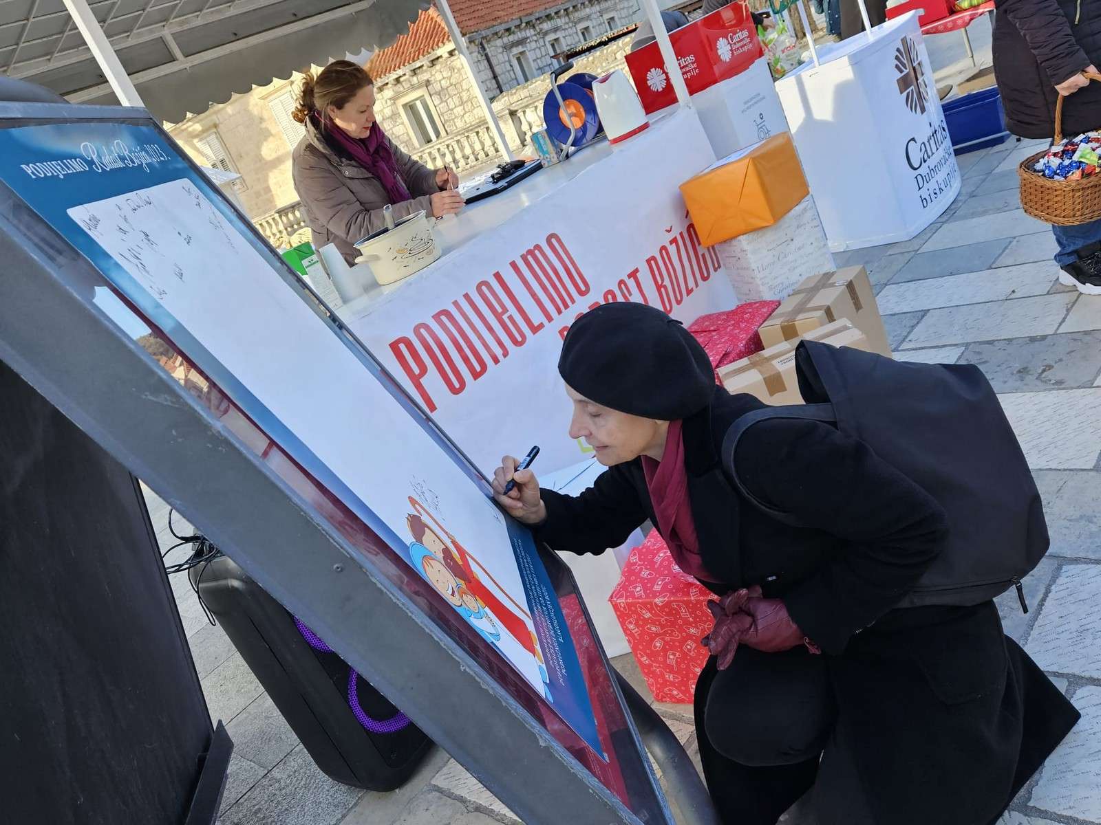Započela 17. humanitarna akcija "Podijelimo radost Božića"