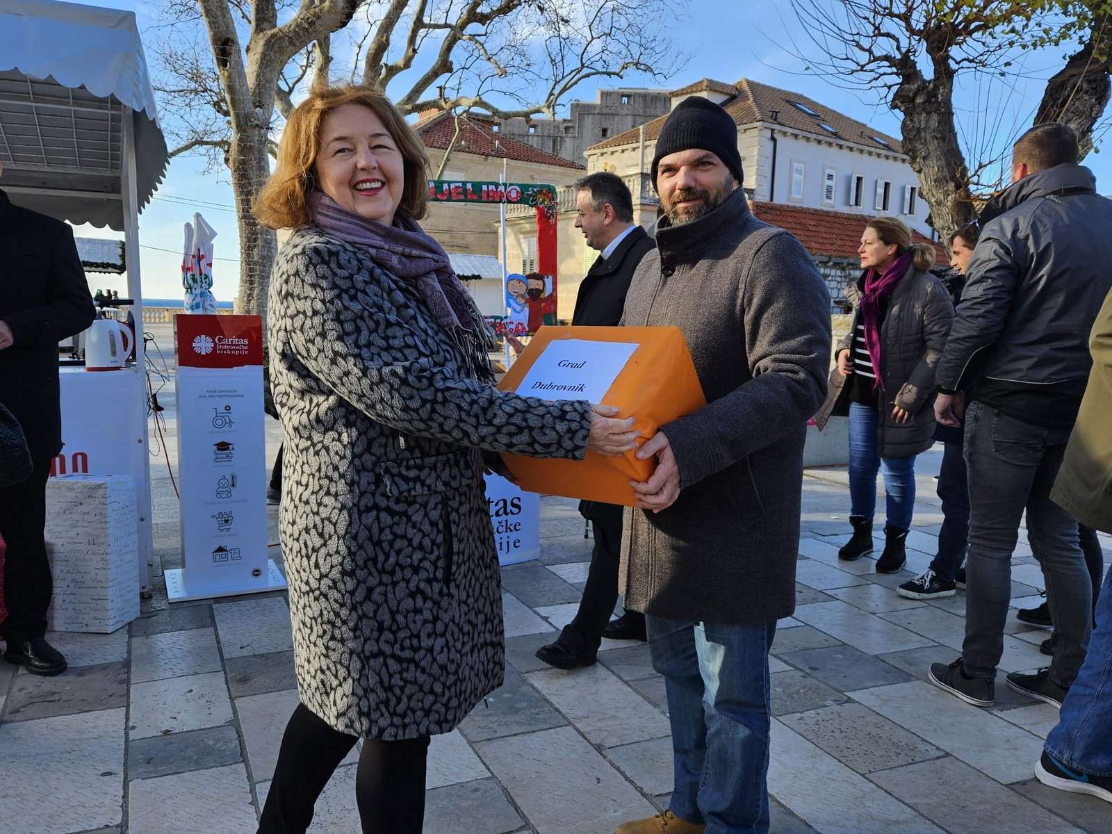 Započela 17. humanitarna akcija "Podijelimo radost Božića"