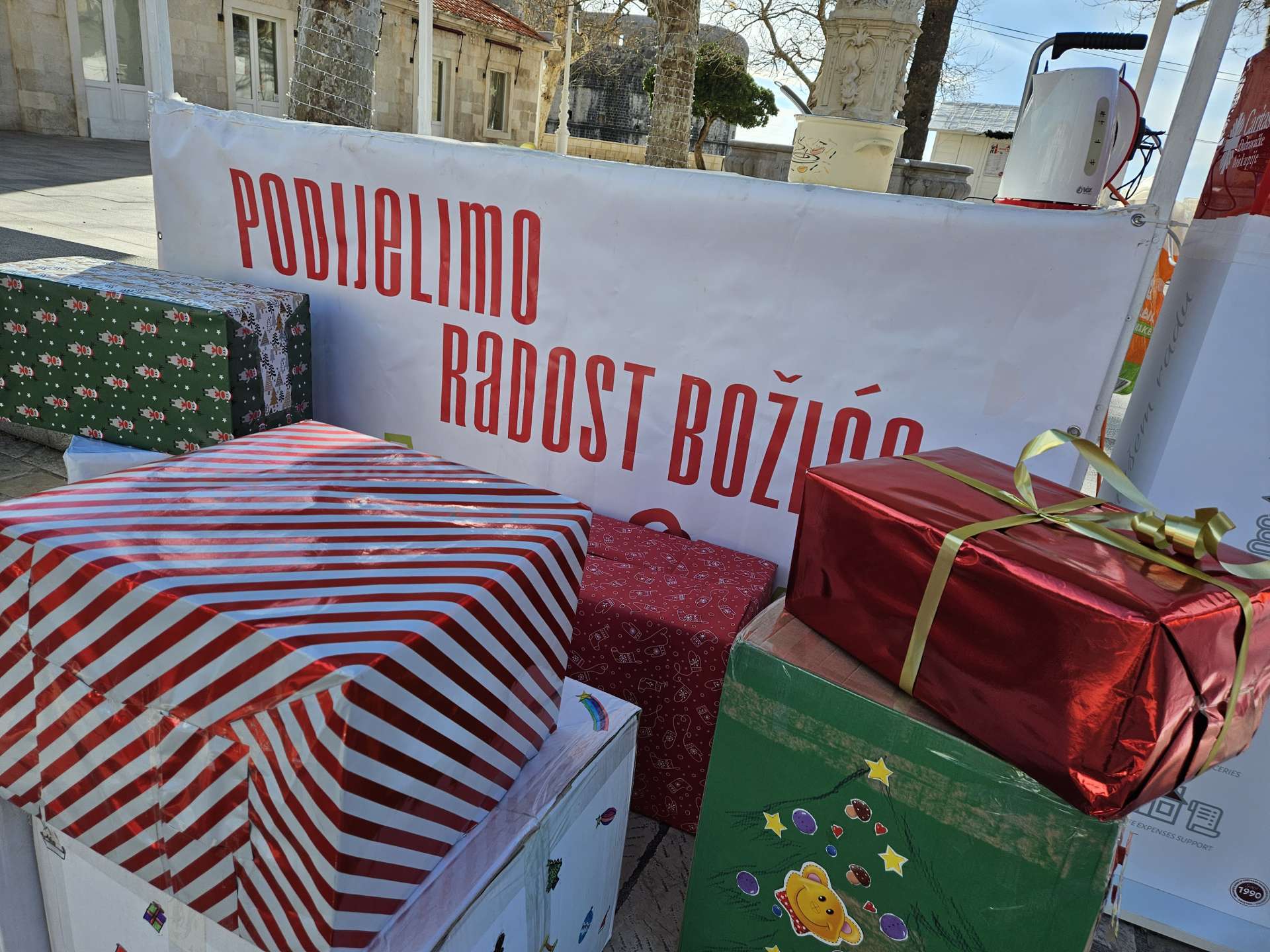 Započela 17. humanitarna akcija "Podijelimo radost Božića"
