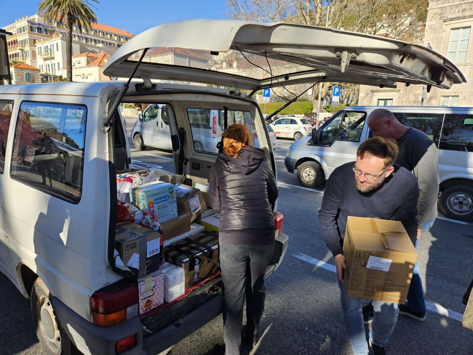 U akciji "Podijelimo radost Božića" prikupljeno 420 paketa za Borovo Naselje
