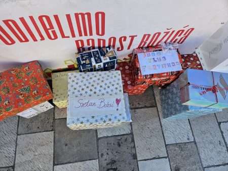 U akciji "Podijelimo radost Božića" prikupljeno 420 paketa za Borovo Naselje